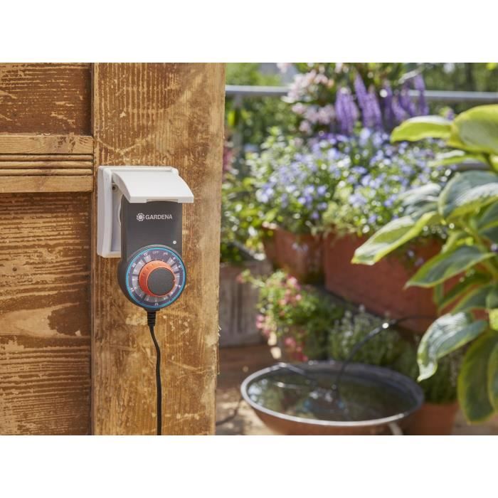 GARDENA Arrosoir automatique balcons et terrasses – Kit complet – Arrosage autonome – Alimentation via prise 230V – (1407-20)
