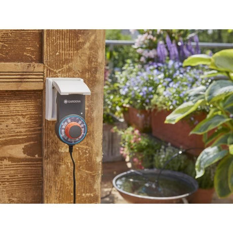 GARDENA Arrosoir automatique balcons et terrasses – Kit complet – Arrosage autonome – Alimentation via prise 230V – (1407-20)
