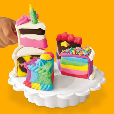 Play-Doh Ma jolie part de gâteau, four jouet, accessoires de cuisine factices et 11 pots de pâte a modeler, des 3 ans