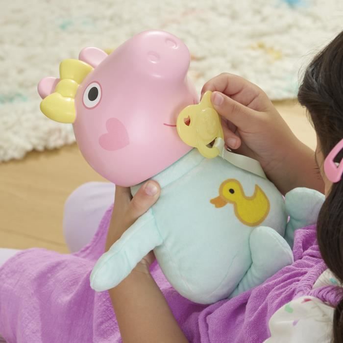 Peppa Pig Gros câlins Evie, poupée interactive avec accessoires, des 3 ans