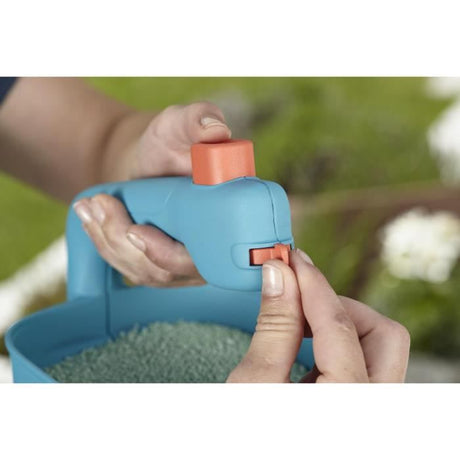 GARDENA Epandeur a main M – Capacité totale 1.8L – Surface 100m˛ max – Largeur d'épandage 4m – Poignée ergonomique – (431-20)