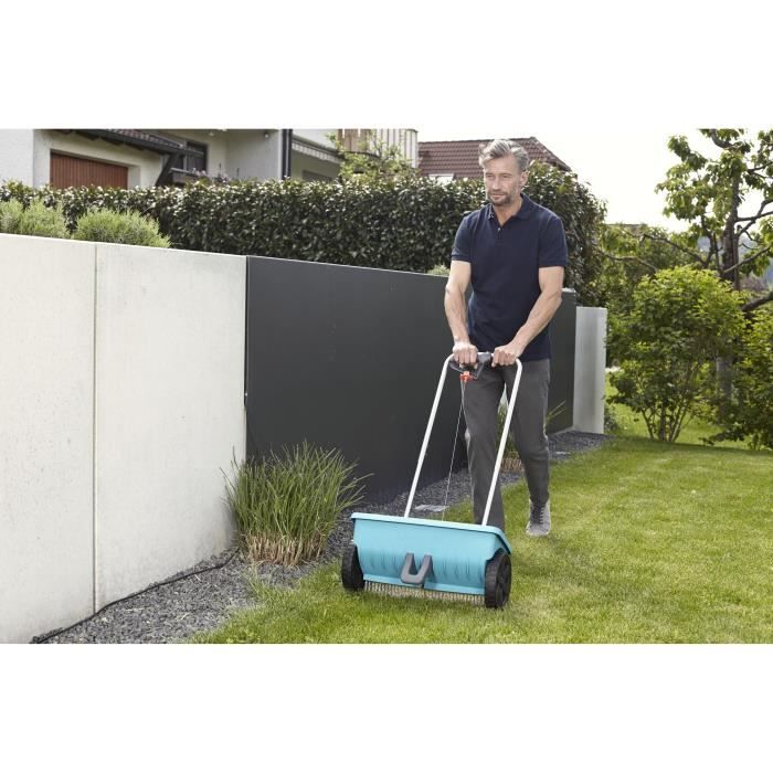 GARDENA Epandeur a engrais L sur roues – Capacité 12,5 L – Surface 400m˛ max – Largeur d'épandage 0.45m (432-20)