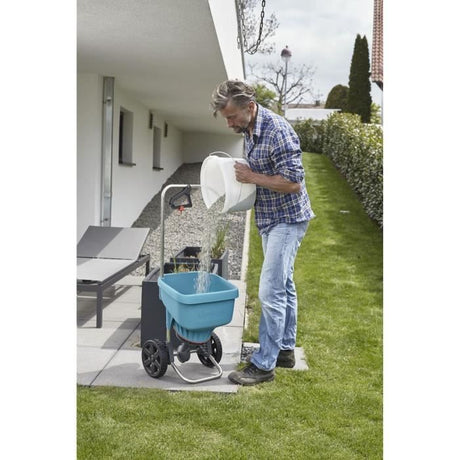 GARDENA Epandeur a engrais XL sur roues – Capacité 18L – Surface 800m˛ max – Largeur d'épandage 6m – Protection corrosion – (436-20)