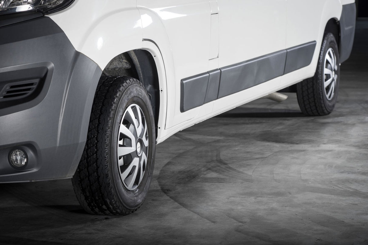 4 enjoliveurs 15 - MICHELIN - spécial utilitaires et camping-car -NVS : pastille réfléchissante pour visibilité de nuit