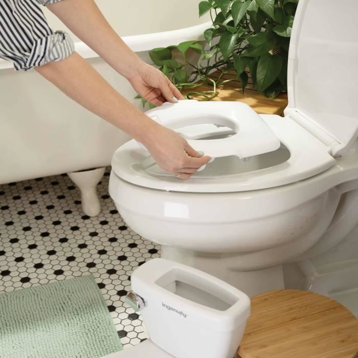 INGENUITY Mini Toilette enfant avec Réducteur de Toilette inclus, Chasse d'eau musicale et rangement lingette intégré blanc