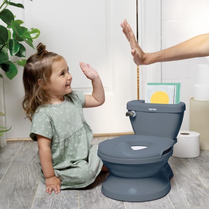 INGENUITY Mini Toilette enfant avec Réducteur de Toilette inclus, Chasse d'eau musicale et rangement lingette intégré Bleu