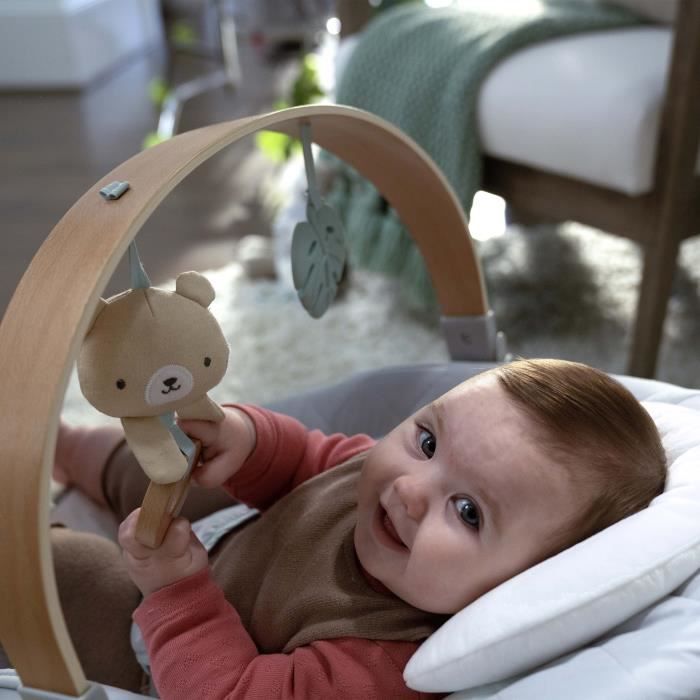 INGENUITY Transat bébé Nate l'Ourson avec arche d'éveil en bois,  Cadeau Noel bébé