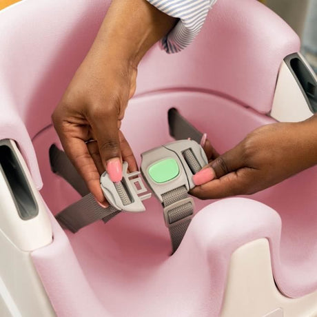 INGENUITY Réhausseur de chaise bébé enfant de 6 mois ŕ 3 ans, Base 2 en 1 Pivoine, plateau amovible, rangement et nettoyage facile