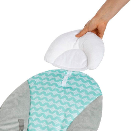 INGENUITY Transat bébé Nuages, Vibrations apaisantes, Arche d'éveil avec 2 peluches, Cale tete amovible, cadeau bébé