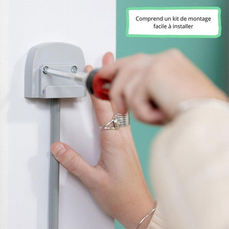 INGENUITY Barriere de sécurité enfant jusqu'a 136cm, Retractable, Auto Lock Easy Close, escalier, chien, animaux,facile a installer