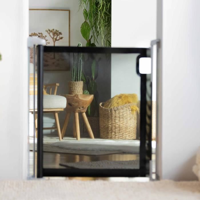 INGENUITY Barriere de sécurité enfant jusqu'a 136cm, Retractable, Auto Lock Easy Close, escalier, chien, animaux,facile a installer