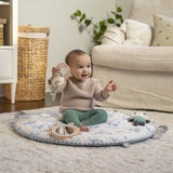 INGENUITY Tapis d'éveil bébé pliable Cosy Spot Elephant,coussin reversible, arche de jeux en bois, miroir et jouets sensoriels bébé