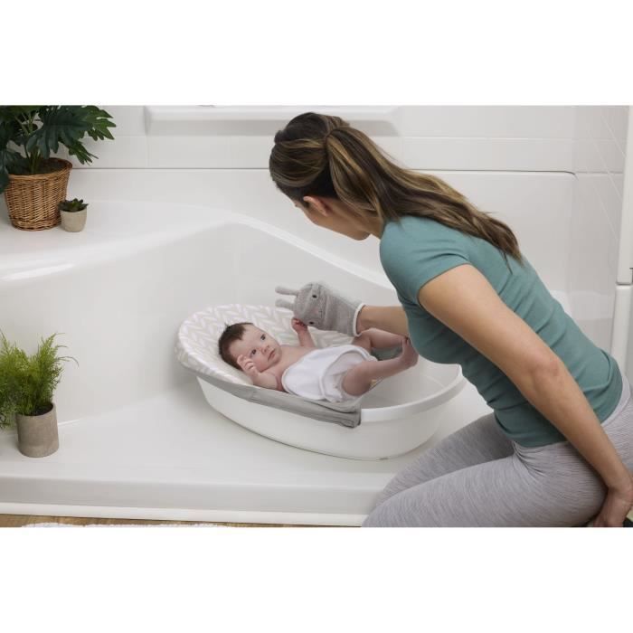 INGENUITY - Baignoire bébé Sylvi - Hamac évolutif de nourrisson jusqu'a 6 mois, gant de toilette et livre bain bébé inclus 24M+