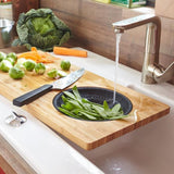 Planche a découper en bambou - JOCCA - Passoire en plastique - 58 x 29 x 1,8 cm - Naturel et noir