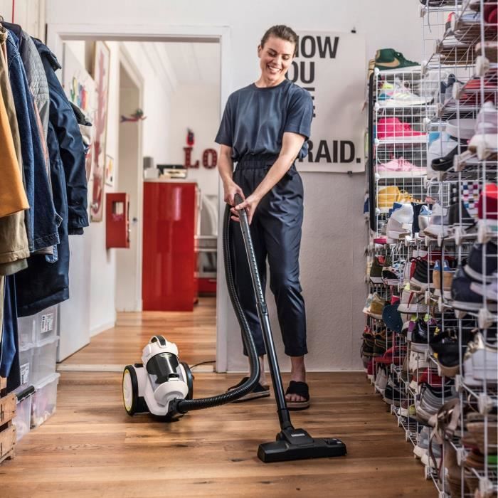 KARCHER VC 3 - Aspirateur traineau sans sac multicyclonique - 700 W - Filtre HEPA 13 - silencieux - Flexible d'aspiration 1,5 m