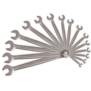 Jeu de 16 clés mixtes métriques - KS TOOLS - 922.0045 - 8 a 24 mm livré en boite - Angle de fourche et oeil incliné a 15° - 16 pcs