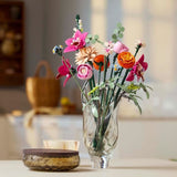 LEGO Botanique 10342 Le joli bouquet de fleurs roses - Set de construction pour adultes