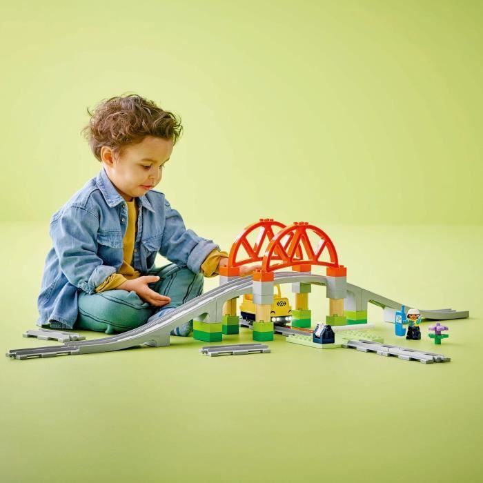 LEGO DUPLO Ma ville 10426 Set d'extension : Les rails et le pont du train - Jouets d'éveil