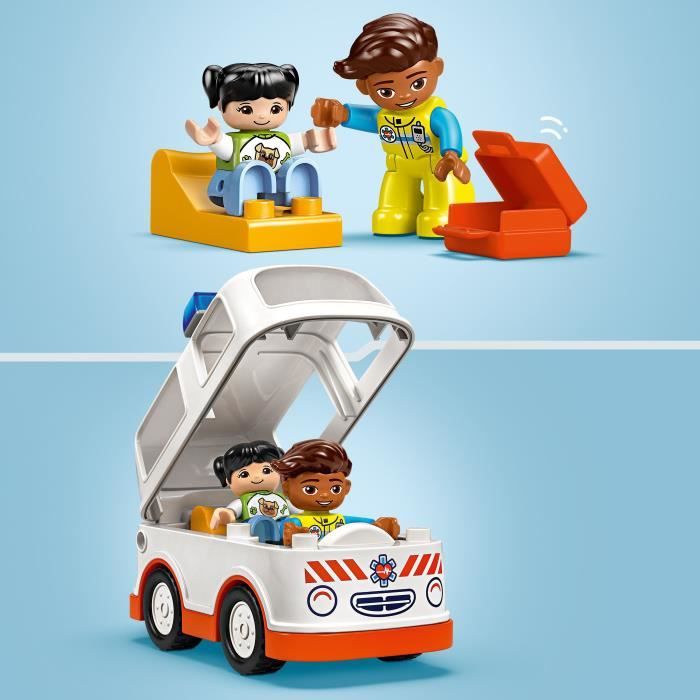 LEGO DUPLO 10447 L'ambulance et le chauffeur - Jouet interactif pour les enfants des 2 ans