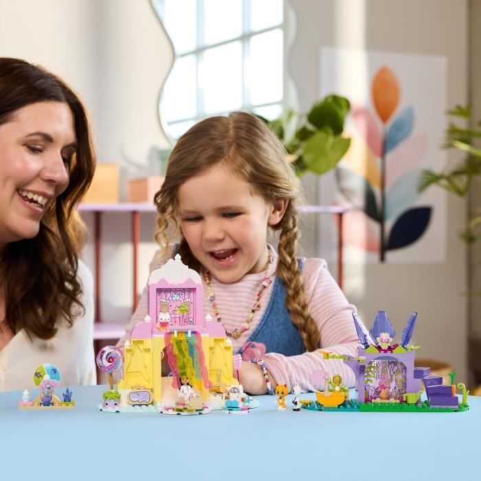 LEGO Gabby et la Maison Magique 11205 La Montagne de Friandises et le Jardin de Fée Minette