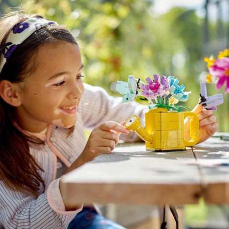 LEGO 31149 Creator 3en1 Les Fleurs dans l'Arrosoir, Jouet pour Enfants, avec Arrosoir, Bouquet de Fleurs et 2 Oiseaux