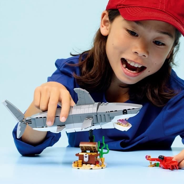 LEGO Creator 3-en-1 31381 Le Redoutable Requin et le Coffre au Trésor - Jouet des 8 ans