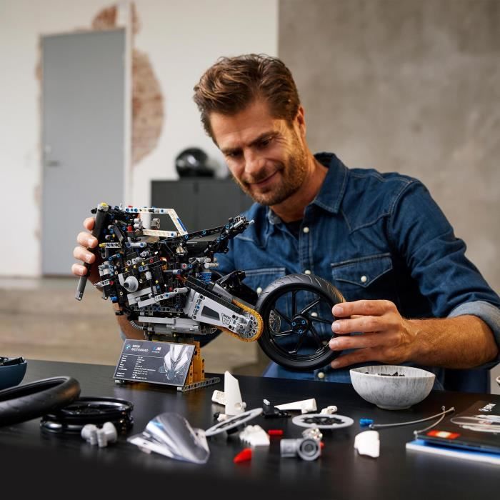 LEGO Technic 42130 BMW M 1000 RR, Construction Moto BMW, Maquette Moto GP, Échelle 1:5, Cadeau Motard, pour Adultes