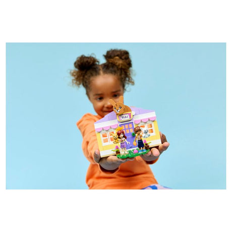 LEGO Friends 42679 L'Hôtel des Lapins de Heartlake City - Jouet de Construction des 5 ans
