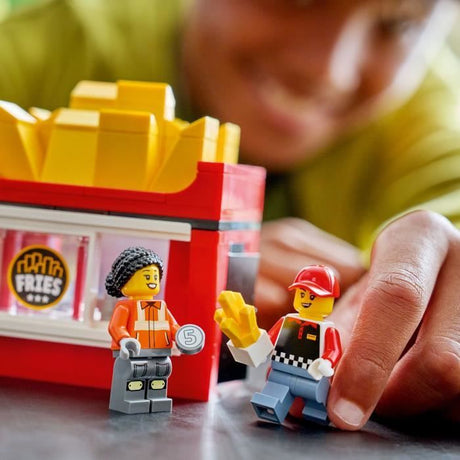 LEGO City 60488 Le Food-Truck de Frites - Jouet de Construction des 5 ans - Idée Cadeau