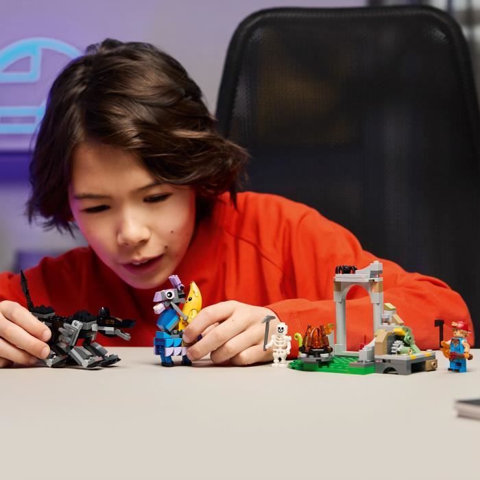LEGO Fortnite 77075 Le Camp de Banane et Mécano - Jeu de Construction pour Garçon 7 ans