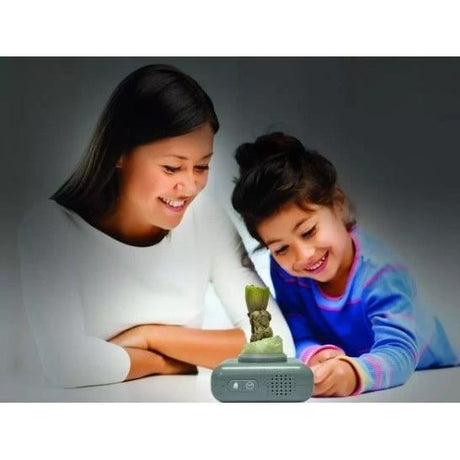 LEXIBOOK - Réveil veilleuse Groot - Gardien de la Galaxie - Sons et mélodies, écran LCD rétro-éclairé et lumineux - Gris