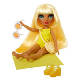 Rainbow High Swim & Style - PoupÈe mannequin ariculÈe 27 cm - Sunny (Jaune) - Maillot de bain + ParÈo - a partir de 4 ans
