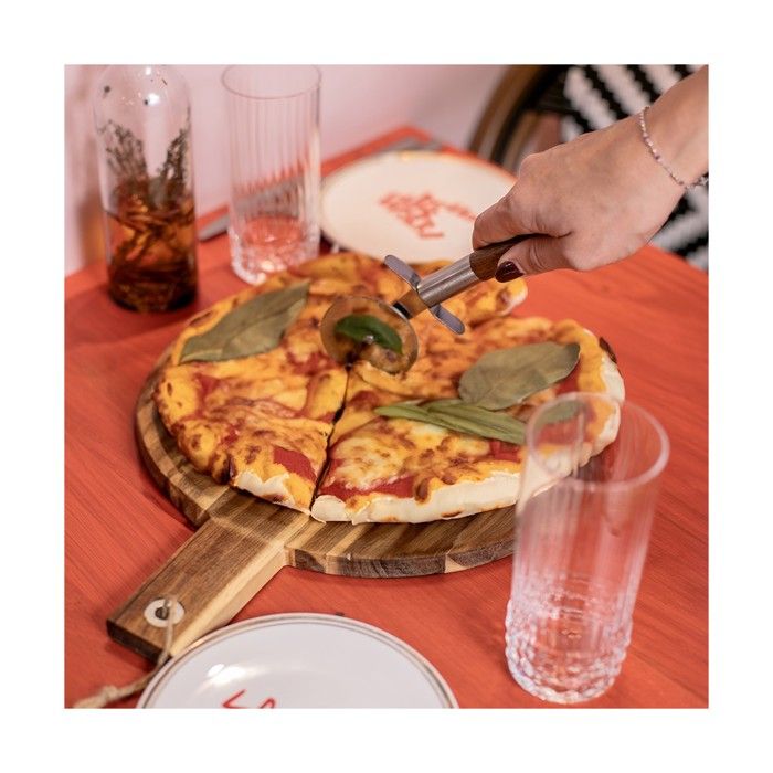 Set a pizza - LIVOO - MES158 - Bois acacia - 30 x 45 cm - 1 roulette a pizza - Poignée avec trou de suspension