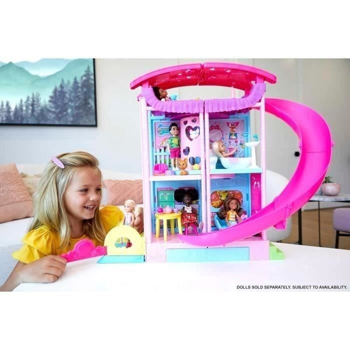 MATTEL L'incroyable Maison de Chelsea et ses animaux Barbie, 50 cm