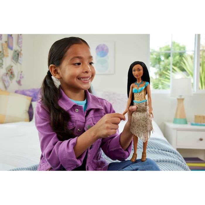 Pocahontas PoupÈe 29 cm, Mattel PoupÈe Disney Princesses habillage et accessoires HLW07