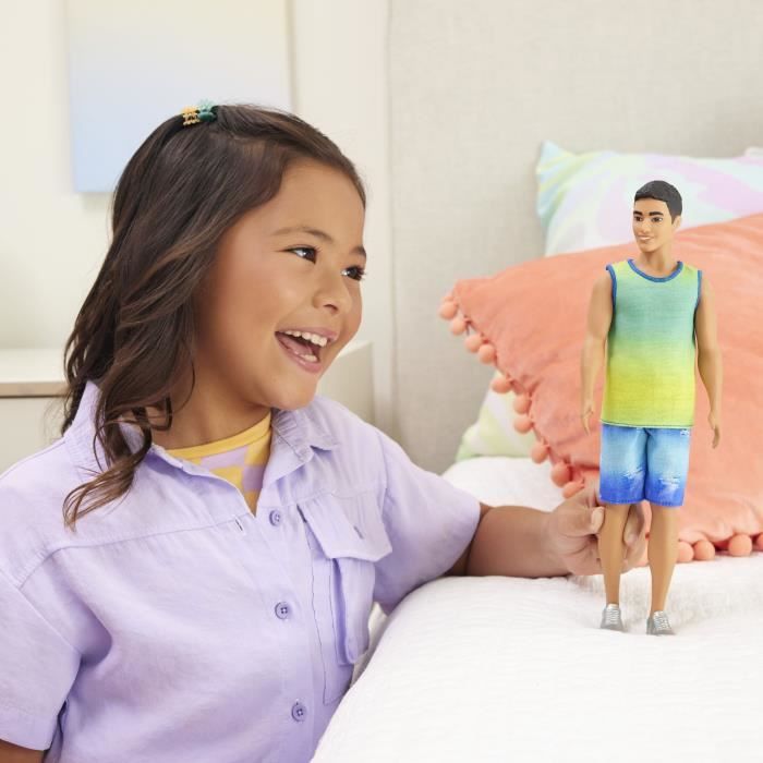 Barbie-Fashionistas-Poupée Ken Avec Débardeur Dégradé Et Short En Jean - 3ans+ - HYV00