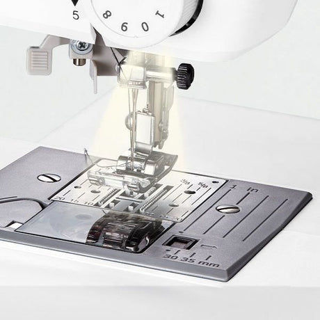 Machine a Coudre Numérique - MEDION - SD 36 - 38W - 270 Points - 700 tr/min - LED - Blanc