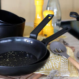 Set de 2 poeles - MENASTYL - 6020297 - En aluminium - 24 et 28 cm - Tous feux dont induction