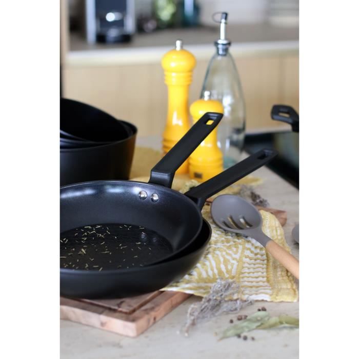 Poele - MENASTYL - 6020636 - En aluminium forgé - 24 cm - Noir - Tous feux dont induction
