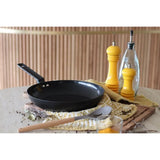 Poele - MENASTYL - 6020638 - En aluminium forgé - 28 cm - Noir - Tous feux dont induction