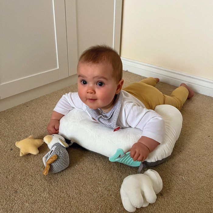 Coussin intéractif moelleux - NUBY - Tummy Time - Gris / Blanc
