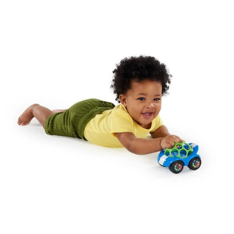 Bright Starts Jouet d'éveil Oball™Une Petite Voiture Rattle & Roll™ - développe la motricité - modele aléatoire