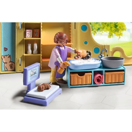 PLAYMOBIL 71743 Centre de soin canin avec 8 chiens et soigneur, My Life, 94 pieces, Des 4 ans