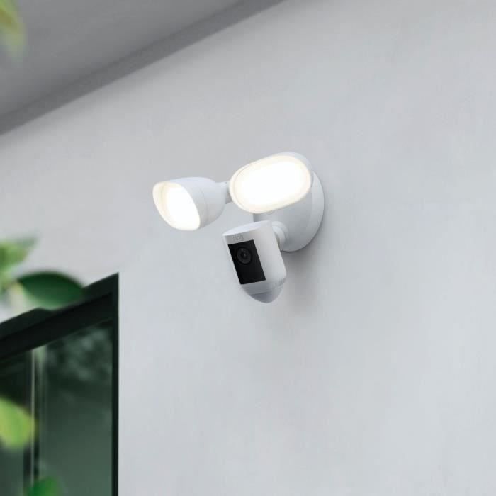 Camťra de surveillance - RING - Spotlight Cam Pro sur secteur - Noir