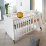 Lit bébé évolutif en lit junior - 70 x 140 cm - ROBA - OLE - Blanc / Pieds chene massif
