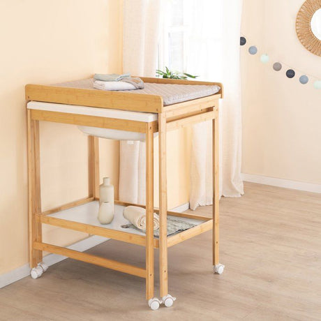 Table a langer avec baignoire coulissante - ROBA - Inclus matelas déperlant Roba style Gris - Tablette de rangement - Bambou naturel