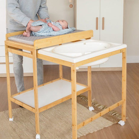 Table a langer avec baignoire coulissante - ROBA - Inclus matelas déperlant Roba style Gris - Tablette de rangement - Bambou naturel