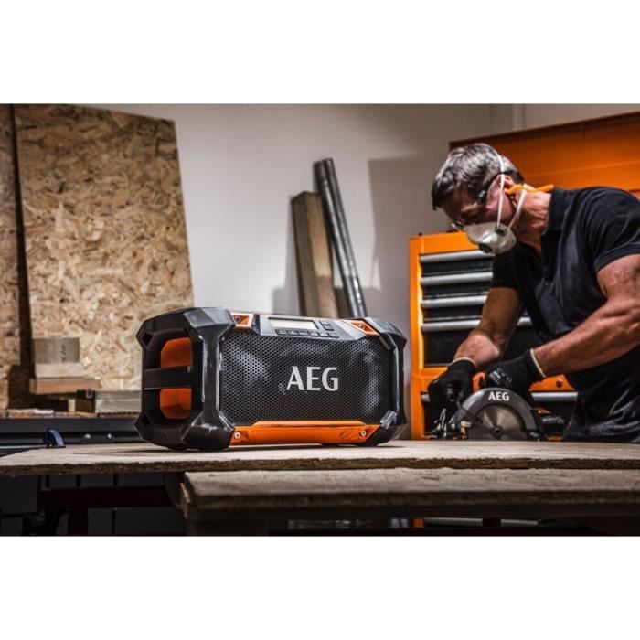 AEG - Radio 18V, connexion bluetooth, connexion jusqu'a 30 metres, 30W, prise USB, rÈsistance IP54, sans batt. ni charg. - BRSP18-0