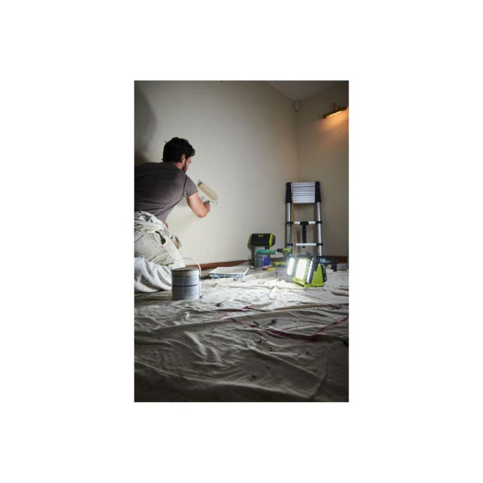 RYOBI - Triple panneau lumineux LED 18V ONE+ - 3 intensitÈs : 3000 / 1200 / 500 Lum. - panneaux 360∞, panneau central 130∞ - RLP18-0