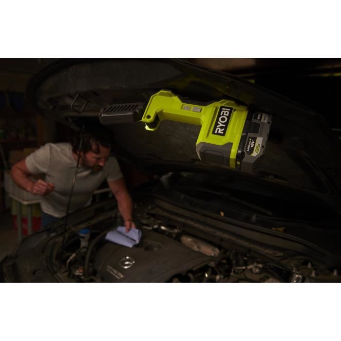 Lampe LED - RYOBI - 18V - pivotable - 1 500 / 700 / 200 Lumens - Ports USB-A et USB-C - Compatible RYOBI LINK et base magnétique